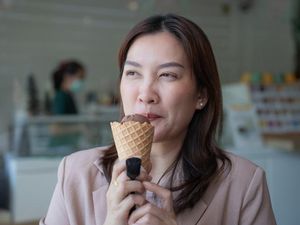Bukan Mitos! Makan Es Krim Bermanfaat Usir Stres hingga Rasa Sedih
