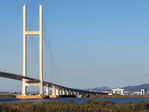 Jembatan yang Hubungkan China dan Korut Resmi Dibuka, Truk Langsung Antre