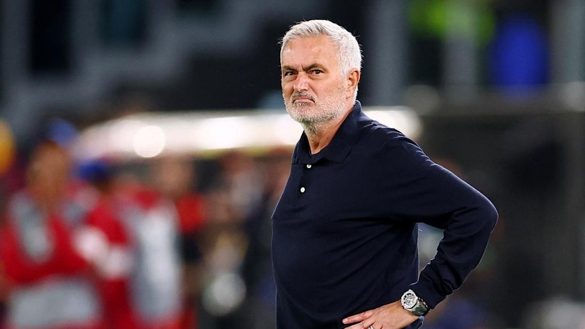 Jose Mourinho murka lihat jadwal tanding Real Madrid. (REUTERS/Guglielmo Mangiapane)