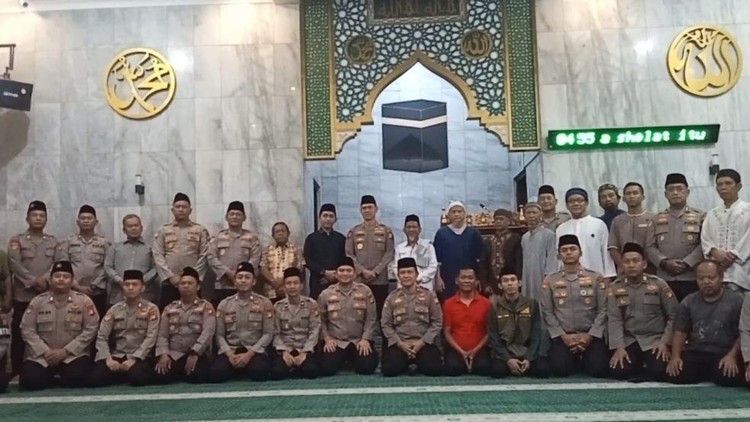 Subuh Berjemaah di Jaksel, Kapolda Sampaikan Komitmen Pelayanan Masyarakat