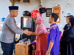 Kapolres Tangsel Melayat ke Rumah Duka Korban Ledakan Pasar Cimanggis