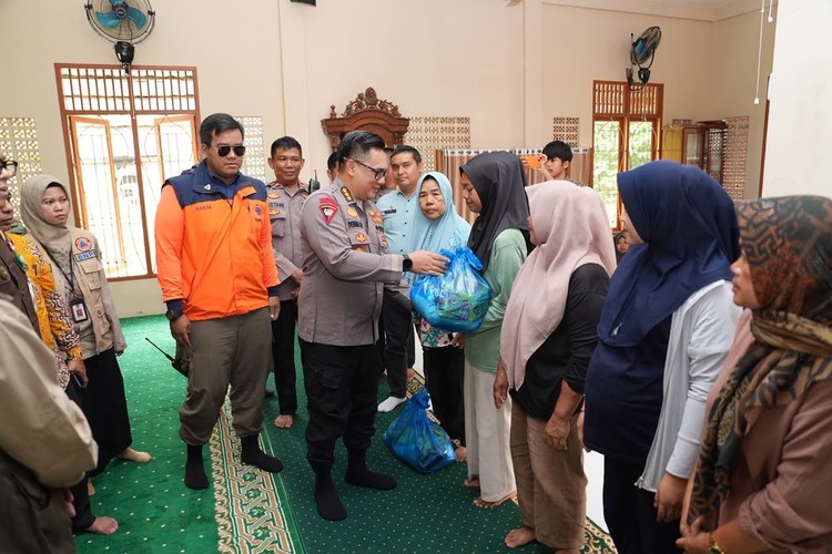 Kasatgas PRR Beri Bantuan untuk 250 Keluarga Korban Banjir Susulan Padang