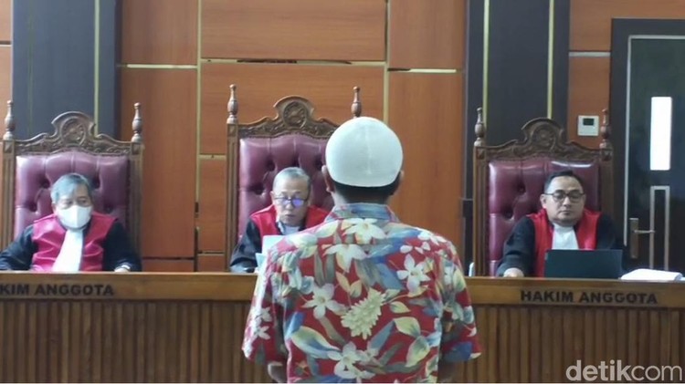 Hakim Vonis Maafkan Yogi di Kasus Jual Ulang Starlink di Mentawai