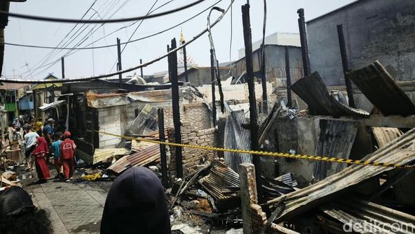 Potret Kebakaran Permukiman Padat Penduduk di Rappokalling Makassar