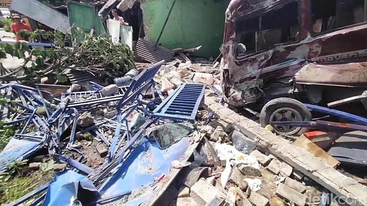 Insiden Maut di Nganjuk: Kegagalan Rem Truk Muatan Bir Tewaskan Dua Pemotor