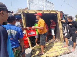 Video: Truk Muatan Bir Seruduk Rumah-Kendaraan, 2 Orang Tewas