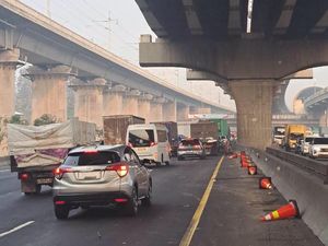 Lalin di Tol Bekasi Arah Jakarta Macet Imbas Proyek Perbaikan Jalan