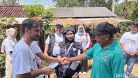 Unair FIKKIA Boyong Mahasiswa 6 Negara Edukasi Warga Tamansari