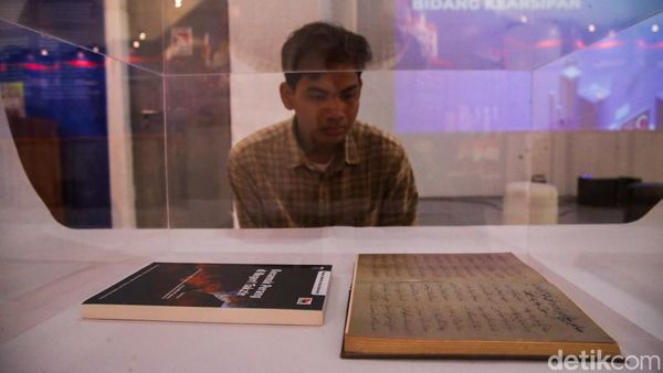 Menelusuri Sejarah Jakarta Lewat 12 Naskah Kuno