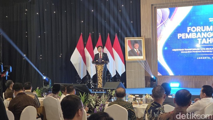 Yusril Sentil Kementerian yang Tak Kunjung Rampungkan Penyusunan Aturan