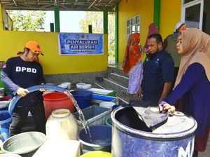 Gubernur Sulsel Salurkan 403.000 Liter Air Bersih untuk Warga Makassar