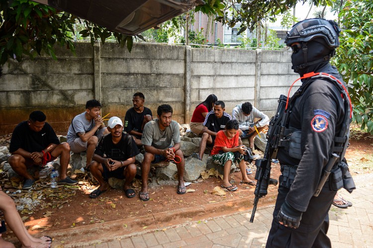 Petugas Gabungan Gerebek Kampung Ambon, Sejumlah Warga Diamankan