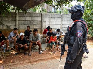 Petugas Gabungan Gerebek Kampung Ambon, Sejumlah Warga Diamankan