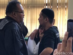Tangis Kepsek Little Aresha Hadapi Tuntutan 10 Tahun Bui