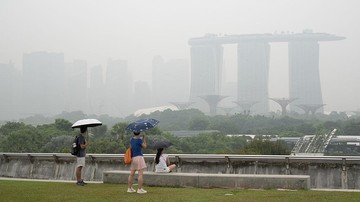 Kabut Asap Tebal Dikepung Singapura, Warga Tumpas Bingung Cari Masker