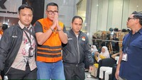 KPK Tahan Bupati Klaten Hamenang