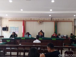 Teguran soal Musik Kencang Berujung Pengeroyokan, Buruh Proyek Diadili