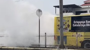 Transjakarta Pastikan Penumpang Bus Berasap Arah Pulo Gadung Dievakuasi Selamat