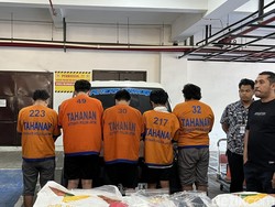 Polda Jatim Ringkus 11 Tersangka Penggelapan 185 Ton Gula Senilai Rp 3 M