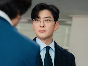 Jang Seung Jo Tampil di Doctor X Jadi Rival Kim Ji Won