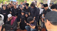 Suasana Haru Iringi Prosesi Pemakaman Doddy Katamsi