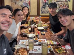 Seru! Donna Agnesia Ngopi Sambil Camping hingga Cicip Makanan Viral