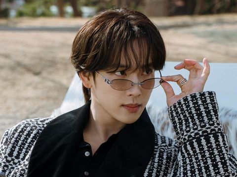 Yim Siwan atau Im Si-wan dalam drama Korea Love in Disguise (2026).