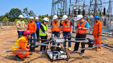 Inovasi Drone Pembersih Isolator Listrik Hadir Jaga Keandalan Energi