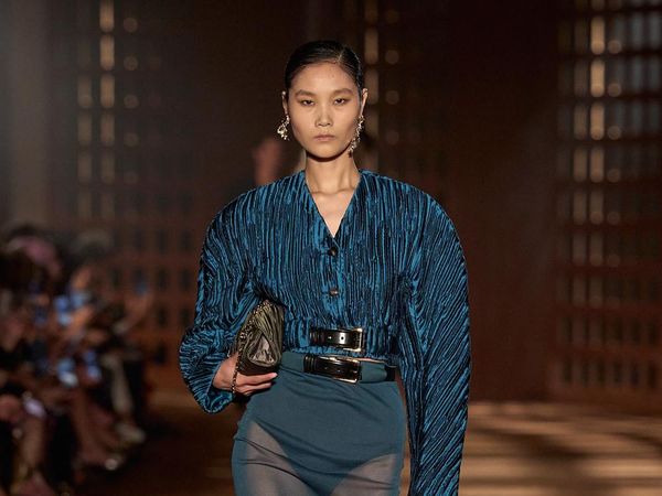 Foto: Ferragamo Spring-Summer 2027, Siluet Era 40-an yang Modern & Berani