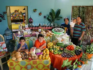 Isi Dapur 10 Keluarga di Dunia, Ada yang Belanja Rp6,8 Juta Seminggu!