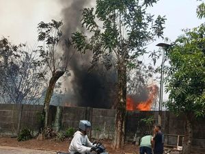 Lahan 1.000 Meter Persegi di Tangsel Kebakaran, Dipicu Orang Nabun Sampah