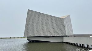 Potret Masjid Apung An-Nur Ancol, Berdiri di Atas Laut Jakarta