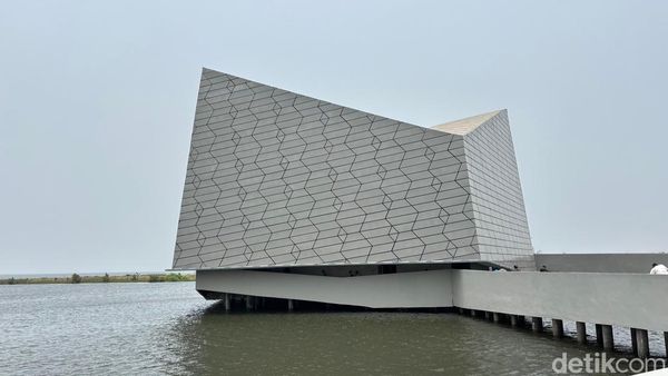 Potret Masjid Apung An-Nur Ancol, Berdiri di Atas Laut Jakarta