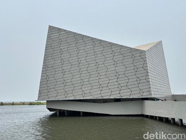 Potret Masjid Apung An-Nur Ancol, Berdiri di Atas Laut Jakarta