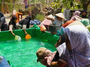 Legislator Gerindra Salurkan Bantuan Air Bersih untuk Warga Jatisari Tuban