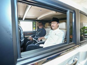 Perdana Pakai Mobil Dinas Maung, Gus Ipul: Harus Bangga Produk Indonesia