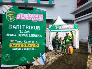 Bonek Galang Donasi Masker Korban Terdampak Karhutla Saat Persebaya Vs PSS