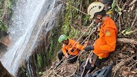 Video: Detik-detik Wanita Tergelincir Saat Mandi di Air Terjun Robo Harau