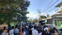 Ribuan Santri Antar Tuan Guru Bagu ke Peristirahatan Terakhir di Lombok Tengah