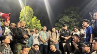 Geruduk Wisma PSIM, Suporter Desak Van Gastel Out