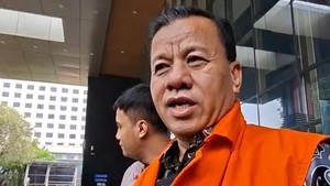 Bupati Kuansing Bantah Mobil Pajero Disita KPK dari Istri Kedua Miliknya