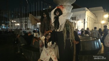 Hantu Jalanan Asia Afrika: Mencari Rezeki dengan Seni Peran dan Hati Tulus