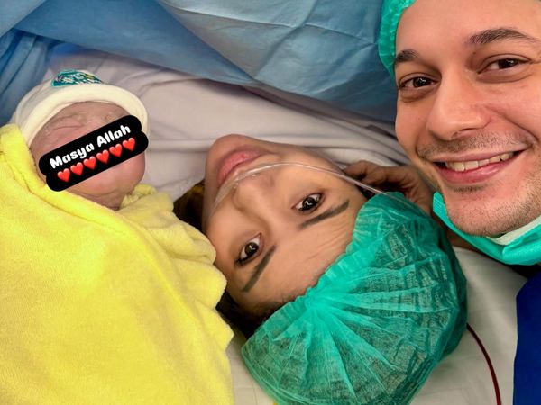 Violentina Kaif Melahirkan Bayi Perempuan, Andrew Andika Dampingi