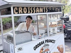 Croissant Gerobakan di Bali Viral, 10 Hari Langsung Laris 1.200 Buah!