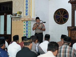 Kapolres Kediri Gelar Subuh Keliling, Ajak Warga Jaga Kamtibmas