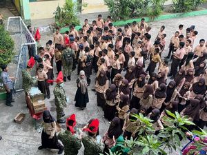 Kodam Hasanuddin Bagikan 55 Ribu Masker Cegah Dampak Asap Karhutla