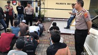 Polisi Gerebek Kampung Narkoba di Mataram, 19 Orang Ditangkap