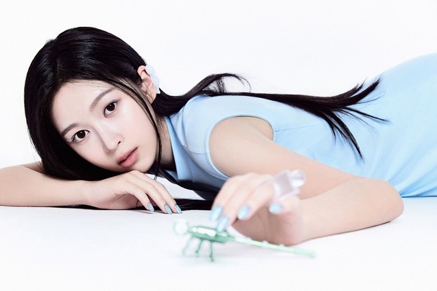 Girl group A20 LITE dipimpin oleh Young yang merupakan member asal Korea Selatan.