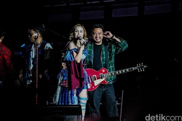 Reuni Momo dan Geisha Bikin Haru Penonton Synchronize Fest
