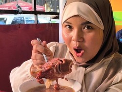 Video: Kuliner Dekat Stasiun Gondangdia, Sop Buntut Legendaris Sejak 1970!